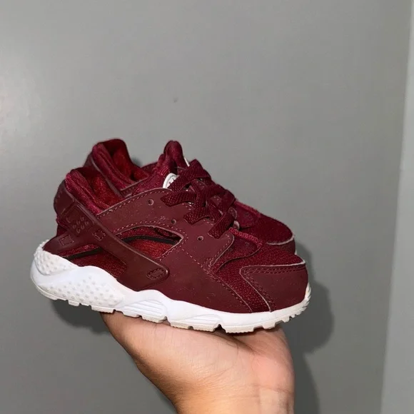 Nike Kids Huarache Burgundy Sneakers - Picture 3 of 6